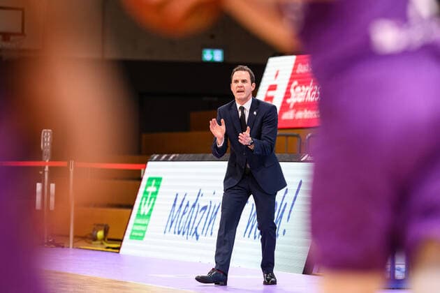 BG Göttingen Telekom Baskets Bonn 21 03 2021, Basketball Bundesliga easyCredit BBL, season 2020 2021, main round, 24 matchday, BG Göttingen Telekom Baskets Bonns coach William Voigt gestures Göttingen Lower Saxony Germany
