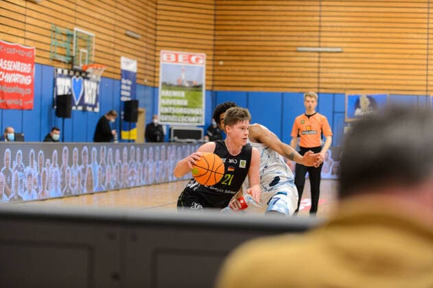 Franklyn AUNITZ 21 Ehingen Urspring , Marvin HECKEL 47 Eisbaeren Bremerhaven Eisbären Bremerhaven vs Team Ehingen Urspring, Basketball, 2 Bundesliga ProA, 21 03 2021, 27 Spieltag, Saison 2020 2021, Bremerhaven, Trainingscenter Amerikaring Copyright xErikxHillmer EIBNERx EP ehr Eisbären Bremerhaven vs Team Ehingen Urspring, Basketball, 2 Bundesliga ProA, 21 03 2021, 27 Spieltag, Saison 2020 2021 Bremerhaven Copyright: xErikxHillmer EIBNERx EP_ehr