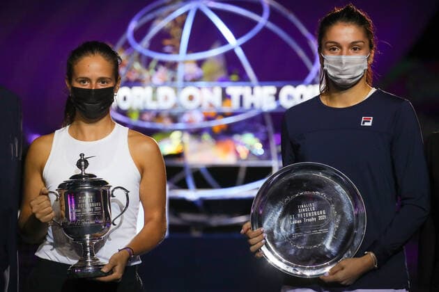 ST PETERSBURG, RUSSIA â€“ MARCH 21, 2019: Russian athletes Daria Kasatkina (L) and her rival Margarita Gasparyan pose with their trophies during the victory ceremony after their 2021 WTA, Tennis Damen Premier St Petersburg Ladies Trophy final match at Sibur Arena. Peter Kovalev TASS  TS0FA09C