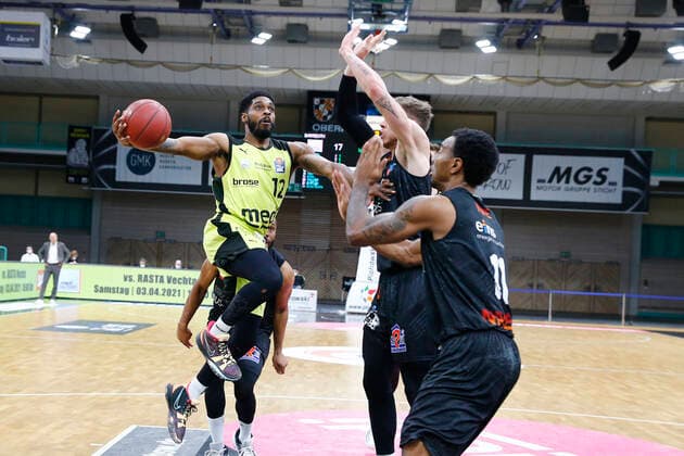 24 Matchday of the easyCredit BBL Basketball Bundesliga on 21 March 2021in the Oberfrankenhalle in Bayreuth Bavaria Germany Season 2020 2021 Medi Bayreuth vs NINERS Chemnitz Lazeric Jones Medi Bayreuth 12 left Isiaha Mike NINERS Chemnitz 11 right