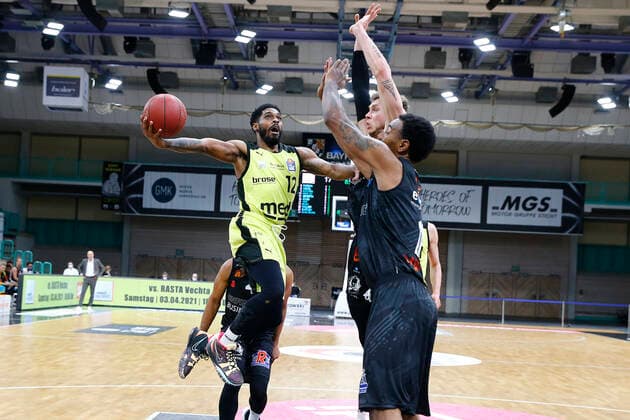 24 Matchday of the easyCredit BBL Basketball Bundesliga on 21 March 2021in the Oberfrankenhalle in Bayreuth Bavaria Germany Season 2020 2021 Medi Bayreuth vs NINERS Chemnitz Lazeric Jones Medi Bayreuth 12 left Isiaha Mike NINERS Chemnitz 11 right