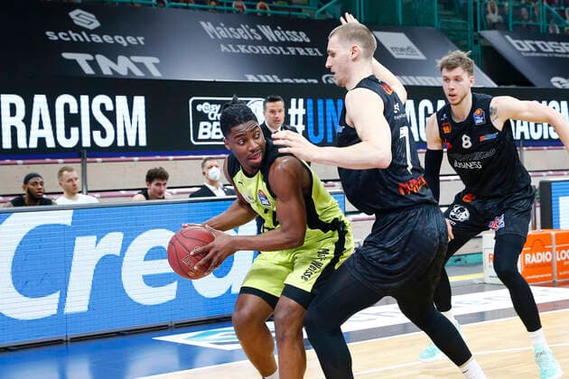 24 Matchday of the easyCredit BBL Basketball Bundesliga on 21 March 2021in the Oberfrankenhalle in Bayreuth Bavaria Germany Season 2020 2021 Medi Bayreuth vs NINERS Chemnitz Frank Bartley Medi Bayreuth 24 left Jonas Richter NINERS Chemnitz 7 right