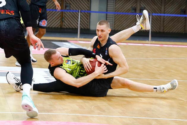 24 Matchday of the easyCredit BBL Basketball Bundesliga on 21 March 2021at the Oberfrankenhalle in Bayreuth Bavaria Germany Season 2020 2021 Medi Bayreuth vs NINERS Chemnitz Osvaldas Olisevicius Medi Bayreuth 31 left Jonas Richter NINERS Chemnitz 7 right