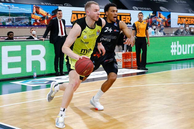24 Matchday of the easyCredit BBL Basketball Bundesliga on 21 March 2021in the Oberfrankenhalle in Bayreuth Bavaria Germany Season 2020 2021 Medi Bayreuth vs NINERS Chemnitz Osvaldas Olisevicius Medi Bayreuth 31 left George King NINERS Chemnitz 24 right