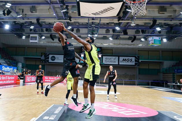 24 Matchday of the easyCredit BBL Basketball Bundesliga on 21 March 2021in the Oberfrankenhalle in Bayreuth Bavaria Germany Season 2020 2021 Medi Bayreuth vs NINERS Chemnitz Dererk Pardon Medi Bayreuth 0 right Isiaha Mike NINERS Chemnitz 11 left