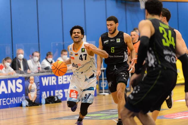 Marvin HECKEL 47 Eisbaeren Bremerhaven , Kameron HANKERSON 6 Ehingen Urspring Eisbären Bremerhaven vs Team Ehingen Urspring, Basketball, 2 Bundesliga ProA, 21 03 2021, 27 Spieltag, Saison 2020 2021, Bremerhaven, Trainingscenter Amerikaring Copyright xErikxHillmer EIBNERx EP ehr Eisbären Bremerhaven vs Team Ehingen Urspring, Basketball, 2 Bundesliga ProA, 21 03 2021, 27 Spieltag, Saison 2020 2021 Bremerhaven Copyright: xErikxHillmer EIBNERx EP_ehr