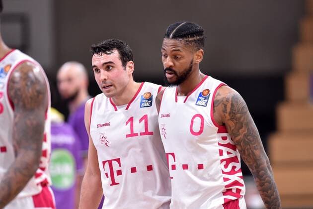 disappointed, frustrated, emotion Anthony DiLeo Baskets Bonn L and Alex Hamilton R , Basketball, Bundesliga, BBL, BG Goettingen Telekom Baskets Bonn, 21 03 2021, BG Goettingen Telekom Baskets Bonn , Basketball, Bundesliga, GER, BBL, 21 03 2021 Goettingen Copyright: xEibner-Pressefotox-xRolandxSippelx