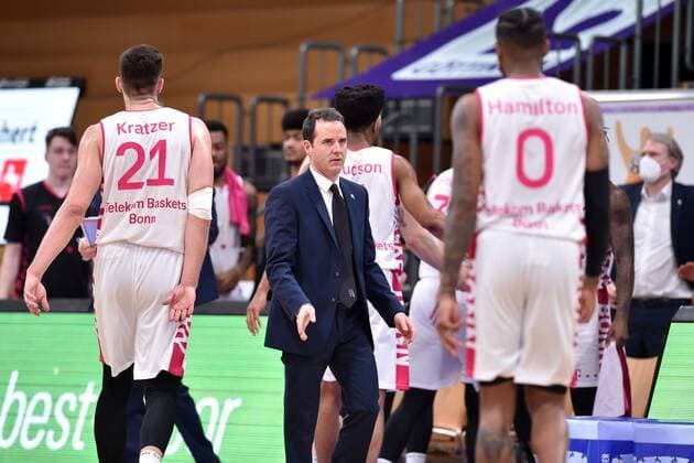 Will Voigt Trainer, Headcoach Baskets Bonn Leon Kratzer NR 21 , Alex Hamilton NR 0 disappointed, frustrated, emotion , Basketball, Bundesliga, BBL, BG Goettingen Telekom Baskets Bonn, 21 03 2021, BG Goettingen Telekom Baskets Bonn , Basketball, Bundesliga, GER, BBL, 21 03 2021 Goettingen Copyright: xEibner-Pressefotox-xRolandxSippelx