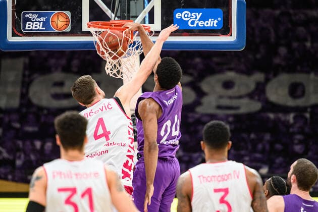 BG Göttingen Telekom Baskets Bonn 21 03 2021, Basketball Bundesliga easyCredit BBL, 2020 2021 season, Hauptrunde, 24 Spieltag, BG Göttingen Telekom Baskets Bonn Göttingens Aubrey Dawkins r plays against Bonns Strahinja Micovic Göttingen Lower Saxony Germany.