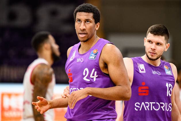 BG Göttingen Telekom Baskets Bonn 21 03 2021, Basketball Bundesliga easyCredit BBL, 2020 2021 season, Hauptrunde, 24 Spieltag, BG Göttingen Telekom Baskets Bonn Göttingens Aubrey Dawkins l and Göttingens Rihards Lomazs stand on the court Göttingen Lower Saxony Germany.