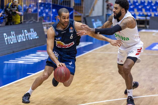 Jan Span HAKRO Merlins Crailsheim, 6 , Dennis Jerome Seeley FC Bayern Munich, 4 ¨¨HAKRO Merlins Crailsheim vs FC Bayern Munich , 1 Basketball, Bundesliga, BBL, Easy Credit Basketball, Matchday 24, Season 2020 2021, 21 03 2021, ¨¨ HAKRO Merlins Crailsheim FC Bayernh Munich, Basketball, 1 Bundesliga, Easy Credit 1 Basketball, Matchday 24, Season 2020 2021, 21 03 2021 Crailsheim. Copyright: xDennisxDuddek xEibnerxPressefotox EP_DDU