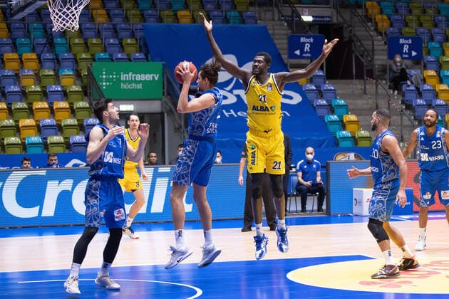 Fraport Skyliners Alba Berlin, easyCredit BBL Michael Kessens Fraport Skyliners, 2 gets the rebound against Christ Koumadje Alba Berlin, 21 On the left Bruno Vrcic Fraport Skyliners, 7 watches, on the right Rasheed Moore Fraport Skyliners, 20 and Quantez Robertson Fraport Skyliners, 23 Basketball easyCredit BBL match between Fraport Skyliners and Alba Berlin on 21 March 2021 at Fraport Arena in Frankfurt am Main , Frankfurt am Main Hesse Germany Fraport Arena