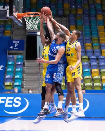 Fraport Skyliners Alba Berlin, easyCredit BBL Johannes Thiemann Alba Berlin, 32 , Michael Kessens Fraport Skyliners, 2 , Rasheed Moore Fraport Skyliners, 20 and Louis Olinde Alba Berlin, 19 all try to get their hands on the ball Basketball match of the easyCredit BBL between the Fraport Skyliners and Alba Berlin on 21 March 2021 at the Fraport Arena in Frankfurt am Main , Frankfurt am Main Hesse Germany Fraport Arena