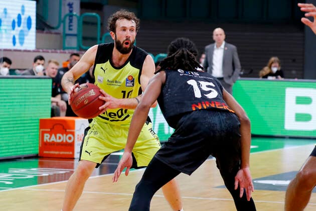 24 Matchday of the easyCredit BBL Basketball Bundesliga on 21 March 2021in the Oberfrankenhalle in Bayreuth Bavaria Germany Season 2020 2021 Medi Bayreuth against NINERS Chemnitz Bastian Doreth Medi Bayreuth 10 left Marcus Thornton NINERS Chemnitz 15 right