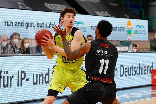 24 Matchday of the easyCredit BBL Basketball Bundesliga on 21 March 2021in the Oberfrankenhalle in Bayreuth Bavaria Germany Season 2020 2021 Medi Bayreuth vs NINERS Chemnitz Kay Bruhnke Medi Bayreuth 9 left Isiaha Mike NINERS Chemnitz 11 right