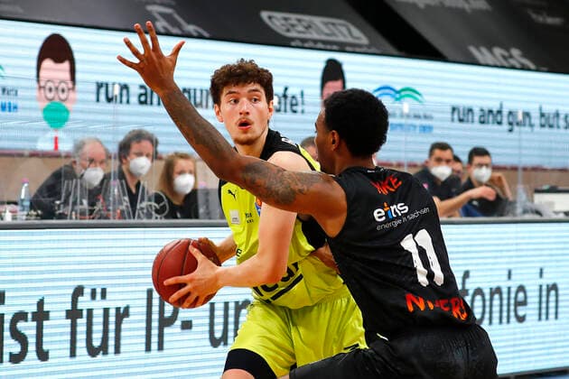 24 Matchday of the easyCredit BBL Basketball Bundesliga on 21 March 2021in the Oberfrankenhalle in Bayreuth Bavaria Germany Season 2020 2021 Medi Bayreuth vs NINERS Chemnitz Kay Bruhnke Medi Bayreuth 9 right Isiaha Mike NINERS Chemnitz 11 left