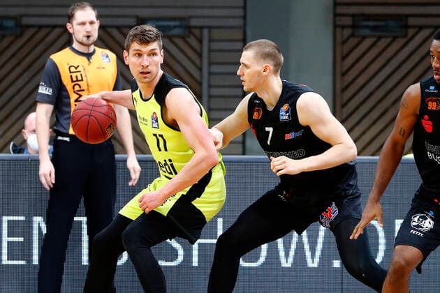 24 Matchday of the easyCredit BBL Basketball Bundesliga on 21 March 2021in the Oberfrankenhalle in Bayreuth Bavaria Germany Season 2020 2021 Medi Bayreuth vs NINERS Chemnitz Andreas Seiferth Medi Bayreuth 11 left Jonas Richter NINERS Chemnitz 7 right
