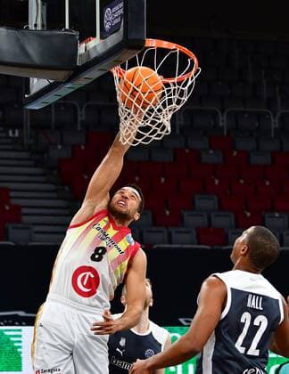 BAMBERG 23 03 2021 Basketball Season 2020 21 Basketball Champions League Brose Bamberg Casademont Zaragoza Elias Harris 8, Casademont Zaragoza with dunk against Devon Hall 22, Brose Bamberg and Shevon Thompson 27, Brose Bamberg photo Hans Martin Issler isslerimages Brose Bamberg Casademont Zaragoza