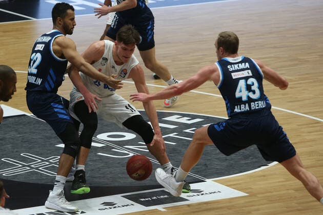 Basketball Germany, 1 Bundesliga, Hamburg Towers Alba Berlin, Hamburg, 23 03 2021 Johannes Thiemann Alba, l Maik Kotsar Towers, r Hamburg Germany