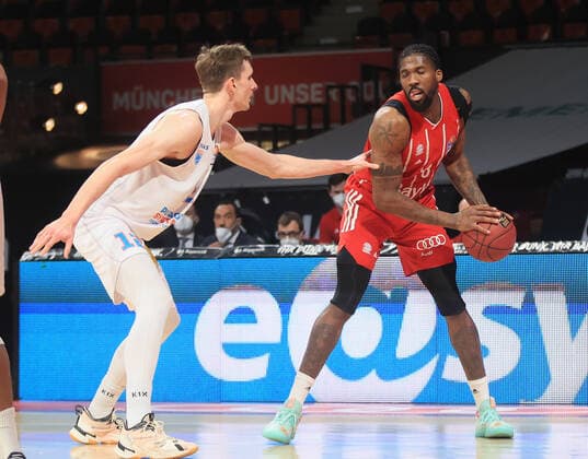 23 03 2021, BBL, FC Bayern Basketball vs Mitteldeutscher BC, Audi Dome, Munich, in picture Philipp Hartwich Mitteldeutscher BC vs Jalen Reynolds FCB Basketball