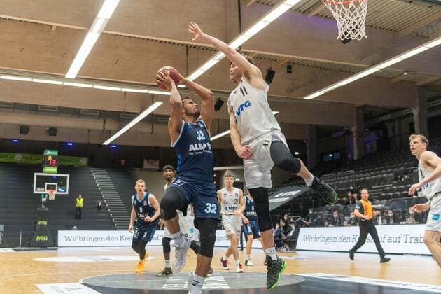 Basketball Hamburg 23 03 2021 Season 2020 2021 1 Bundesliga BBL Hamburg Towers Alba Berlin Johannes Thiemann Alba Berlin, No 32 Maik Kotsar Hamburg, No 11