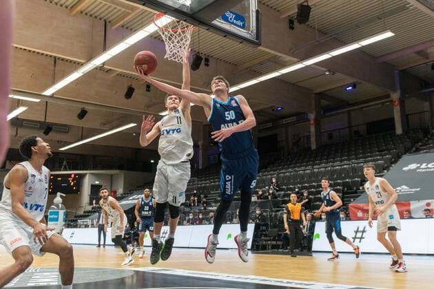 Basketball Hamburg 23 03 2021 Season 2020 2021 1 Bundesliga BBL Hamburg Towers Alba Berlin Ben Lammers Alba Berlin, No 50 Maik Kotsar Hamburg, No 11