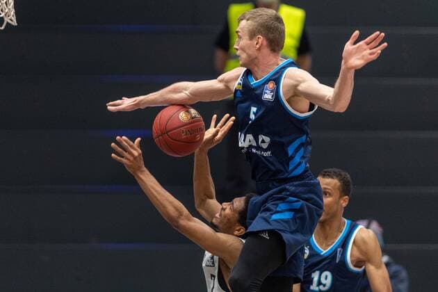Basketball Hamburg 23 03 2021 Season 2020 2021 1 Bundesliga BBL Hamburg Towers Alba Berlin Kameron Taylor Hamburg, No 07 Niels Giffey Alba Berlin, No 05