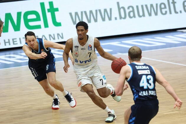 Basketball Germany, 1 Bundesliga, Hamburg Towers Alba Berlin, Hamburg, 23 03 2021 Marcus Erikkson Alba, l Kameron Taylor Towers Hamburg Germany