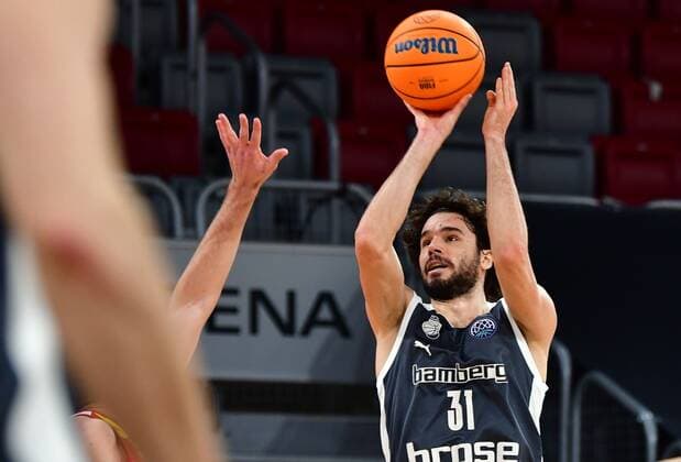 BAMBERG 23 03 2021 Basketball Season 2020 21 Basketball Champions League Brose Bamberg Casademont Zaragoza Michele Vitali 31, Brose Bamberg throws threes Photo Hans Martin Issler isslerimages Brose Bamberg Casademont Zaragoza