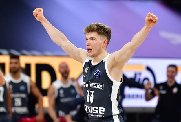 BAMBERG 23 03 2021 Basketball Season 2020 21 Basketball Champions League Brose Bamberg Casademont Zaragoza Bennet Hundt 33, Brose Bamberg cheers Bambergs hundredth point against Zaragoza Photo Hans Martin Issler isslerimages Brose Bamberg Casademont Zaragoza