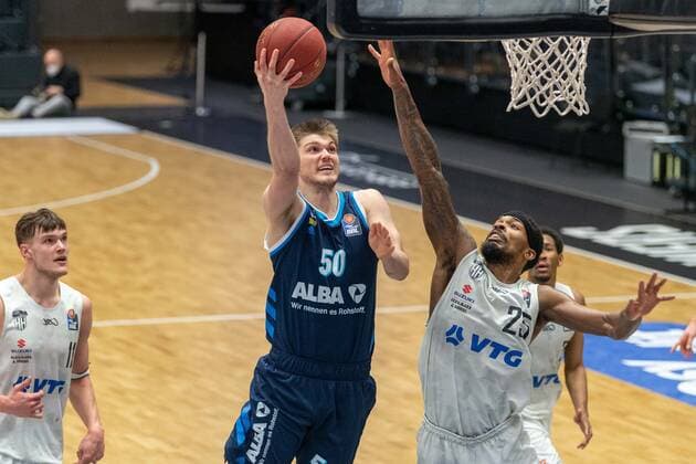 Basketball Hamburg 23 03 2021 Season 2020 2021 1 Bundesliga BBL Hamburg Towers Alba Berlin Ben Lammers Alba Berlin, No 50 Terry Allen Hamburg, No 25