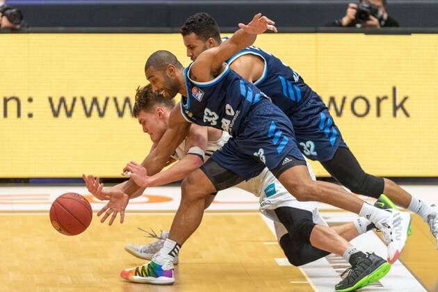 Basketball Hamburg 23 03 2021 Season 2020 2021 1 Bundesliga BBL Hamburg Towers Alba Berlin Maik Kotsar Hamburg, No 11 Jayson Granger Alba Berlin, No 33 Johannes Thiemann Alba Berlin, No 32