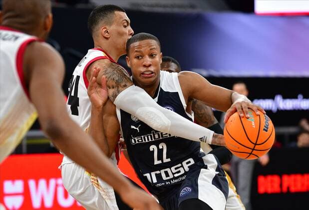 BAMBERG 23 03 2021 Basketball Season 2020 21 Basketball Champions League Brose Bamberg Casademont Zaragoza Devon Hall 22, Brose Bamberg moves to the basket against Javier Garcia 44, Casademont Zaragoza Photo Hans Martin Issler isslerimages Brose Bamberg Casademont Zaragoza