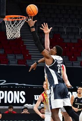 BAMBERG 23 03 2021 Basketball Season 2020 21 Basketball Champions League Brose Bamberg Casademont Zaragoza Shevon Thompson 27, Brose Bamberg throws against Tryggvi Hlinason 32, Casademont Zaragoza photo Hans Martin Issler isslerimages Brose Bamberg Casademont Zaragoza