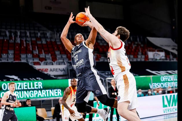 Left Devon Hall Brose Bamberg, 22 Basketball Champions League 2020 21, playoffs matchday 8, Brose Bamberg Casademont Saragossa 23 03 2021, Bamberg, Brose Arena Copyright: DanielxLöb