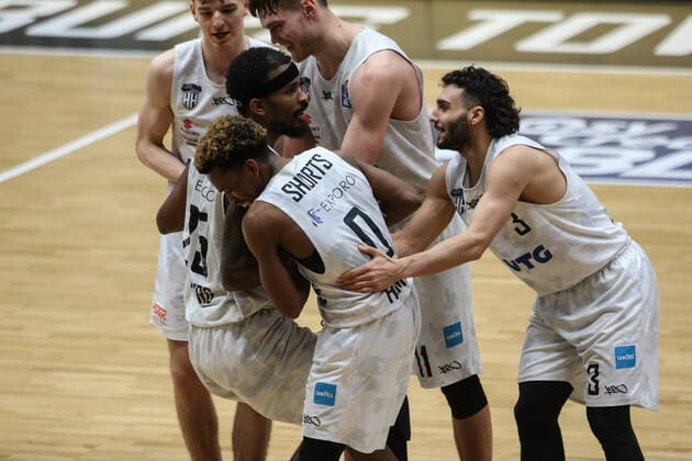 Basketball Germany, 1 Bundesliga, Hamburg Towers Alba Berlin, Hamburg, 23 03 2021 Cheers Towers Terry Allen l