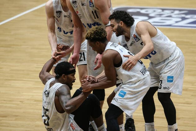 Basketball Germany, 1 Bundesliga, Hamburg Towers Alba Berlin, Hamburg, 23 03 2021 Cheers Towers Terry Allen l