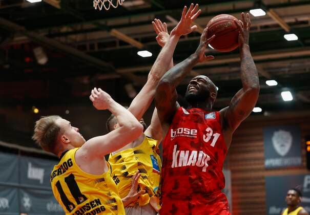 23 03 2021, Basketball, BBL 2020 2021, 19 Matchday, s Oliver Wuerzburg MHP RIESEN Ludwigsburg, GER, Wuerzburg, s Oliver Arena Picture from left Lukas Herzog MHP RIESEN , Jonas Wohlfarth Bottermann MHP RIESEN and Murphy Holloway s Oliver Wuerzburg Copyright: HMBxMedia xHeikoxBecker