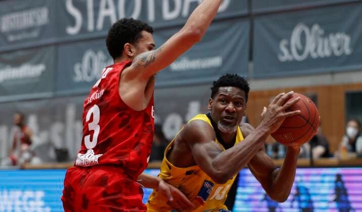 23 03 2021, Basketball, BBL 2020 2021, 19 matchday, s Oliver Wuerzburg MHP RIESEN Ludwigsburg, GER, Wuerzburg, s Oliver Arena picture f li Tyson Ward s Oliver Wuerzburg and Yorman Polas Bartolo MHP RIESEN. Copyright: HMBxMedia xHeikoxBecker