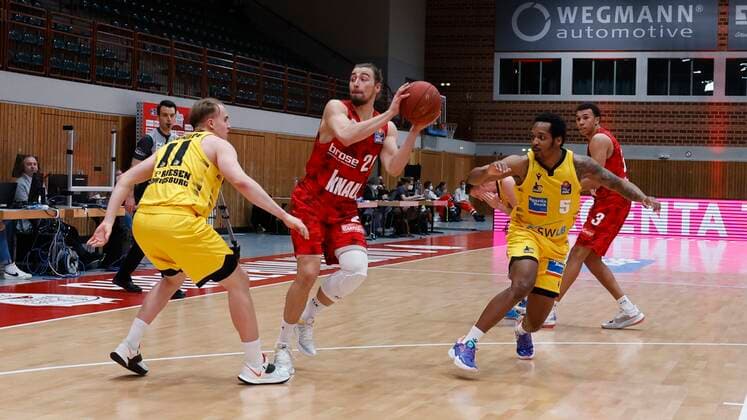23 03 2021, Basketball, BBL 2020 2021, 19 matchday, s Oliver Wuerzburg MHP RIESEN Ludwigsburg, GER, Wuerzburg, s Oliver Arena Picture from left Lukas Herzog MHP RIESEN , Julian Albus s Oliver Wuerzburg und Barry Brown Jr MHP RIESEN Copyright: HMBxMedia xHeikoxBecker