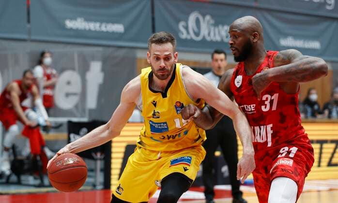 23 03 2021, Basketball, BBL 2020 2021, 19 matchday, s Oliver Wuerzburg MHP RIESEN Ludwigsburg, GER, Wuerzburg, s Oliver Arena Picture from left Jonas Wohlfarth Bottermann MHP RIESEN and Murphy Holloway s Oliver Wuerzburg Copyright: HMBxMedia xHeikoxBecker