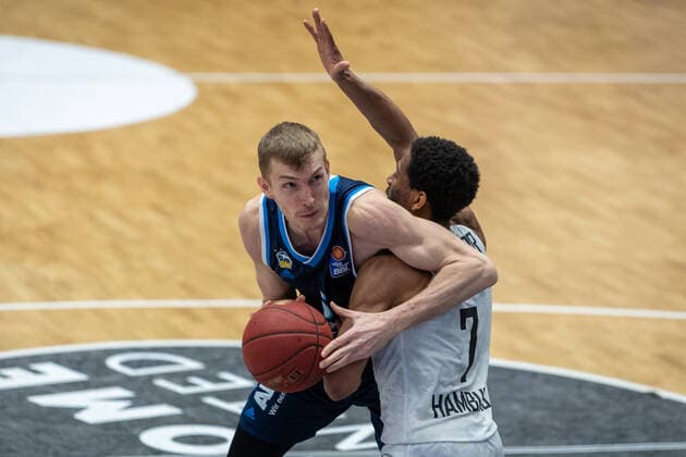 Basketball Hamburg 23 03 2021 Season 2020 2021 1 Bundesliga BBL Hamburg Towers Alba Berlin Niels Giffey Alba Berlin, No 05 Kameron Taylor Hamburg, No 07