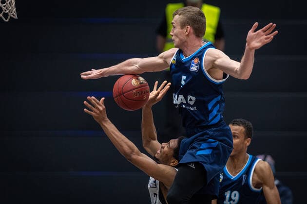 Basketball Hamburg 23 03 2021 Season 2020 2021 1 Bundesliga BBL Hamburg Towers Alba Berlin Kameron Taylor Hamburg, No 07 Niels Giffey Alba Berlin, No 05