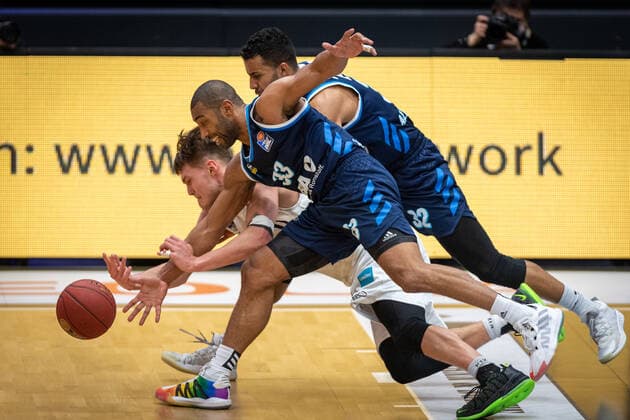 Basketball Hamburg 23 03 2021 Season 2020 2021 1 Bundesliga BBL Hamburg Towers Alba Berlin Maik Kotsar Hamburg, No 11 Jayson Granger Alba Berlin, No 33 Johannes Thiemann Alba Berlin, No 32
