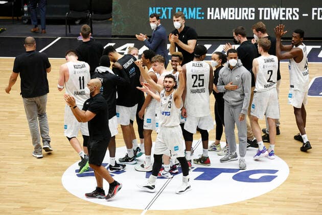 BBL easyCredit Basketball Bundesliga Season 2020 2021 8 Matchday on Tuesday, 23 March 2021 at edel optics de Arena in Hamburg Hamburg Towers Alba Berlin Final Cheer Hamburg Towers Hamburg Towers Alba Berlin