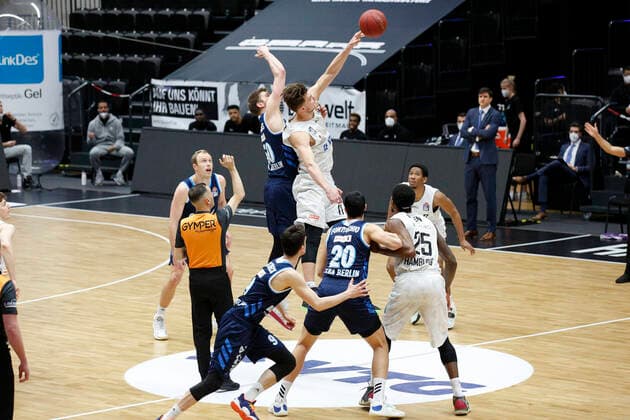 BBL easyCredit Basketball Bundesliga Season 2020 2021 8 Matchday on Tuesday, 23 March 2021 at edel optics de Arena in Hamburg Hamburg Towers Alba Berlin v l Ben Lammers Berlin , Maik Kotsar Towers Hamburg Towers Alba Berlin