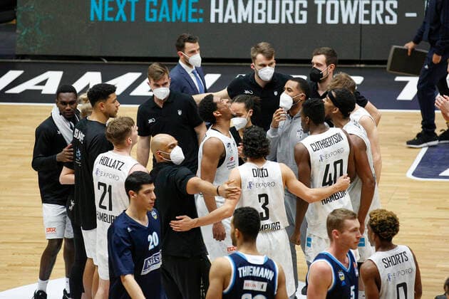 BBL easyCredit Basketball Bundesliga Season 2020 2021 8 Matchday on Tuesday, 23 March 2021 at edel optics de Arena in Hamburg Hamburg Towers Alba Berlin Final Cheer Hamburg Towers Hamburg Towers Alba Berlin