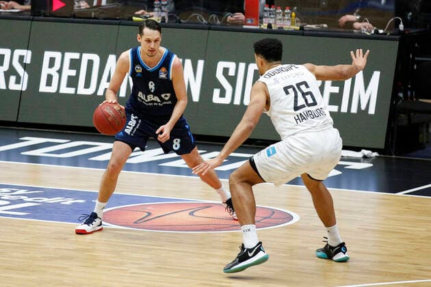 BBL easyCredit Basketball Bundesliga season 2020 2021 8 matchday on Tuesday, 23 March 2021 at edel optics de Arena in Hamburg Hamburg Towers Alba Berlin v l Marcus Eriksson Berlin , Marvin Ogunsipe Towers Hamburg Towers Alba Berlin