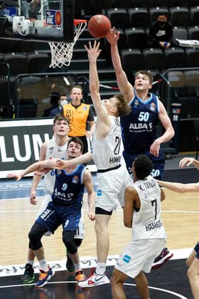 BBL easyCredit Basketball Bundesliga Season 2020 2021 8 Matchday on Tuesday, 23 March 2021 at edel optics de Arena in Hamburg Hamburg Towers Alba Berlin v l Justus Hollatz Towers , Ben Lammers Berlin Hamburg Towers Alba Berlin