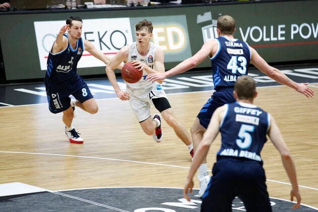 BBL easyCredit Basketball Bundesliga Season 2020 2021 8 Matchday on Tuesday, 23 March 2021 at edel optics de Arena in Hamburg Hamburg Towers Alba Berlin v l Marcus Eriksson Berlin , Justus Hollatz Towers , Luke Sikma Berlin Hamburg Towers Alba Berlin